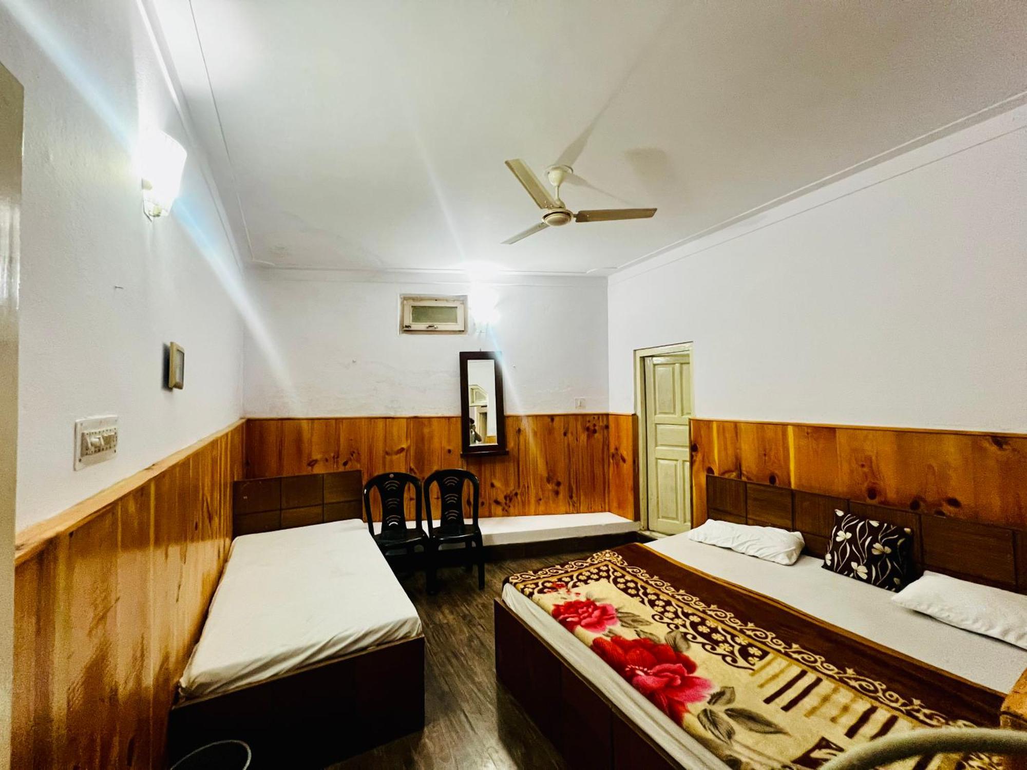 Inder Palace Barkot Экстерьер фото
