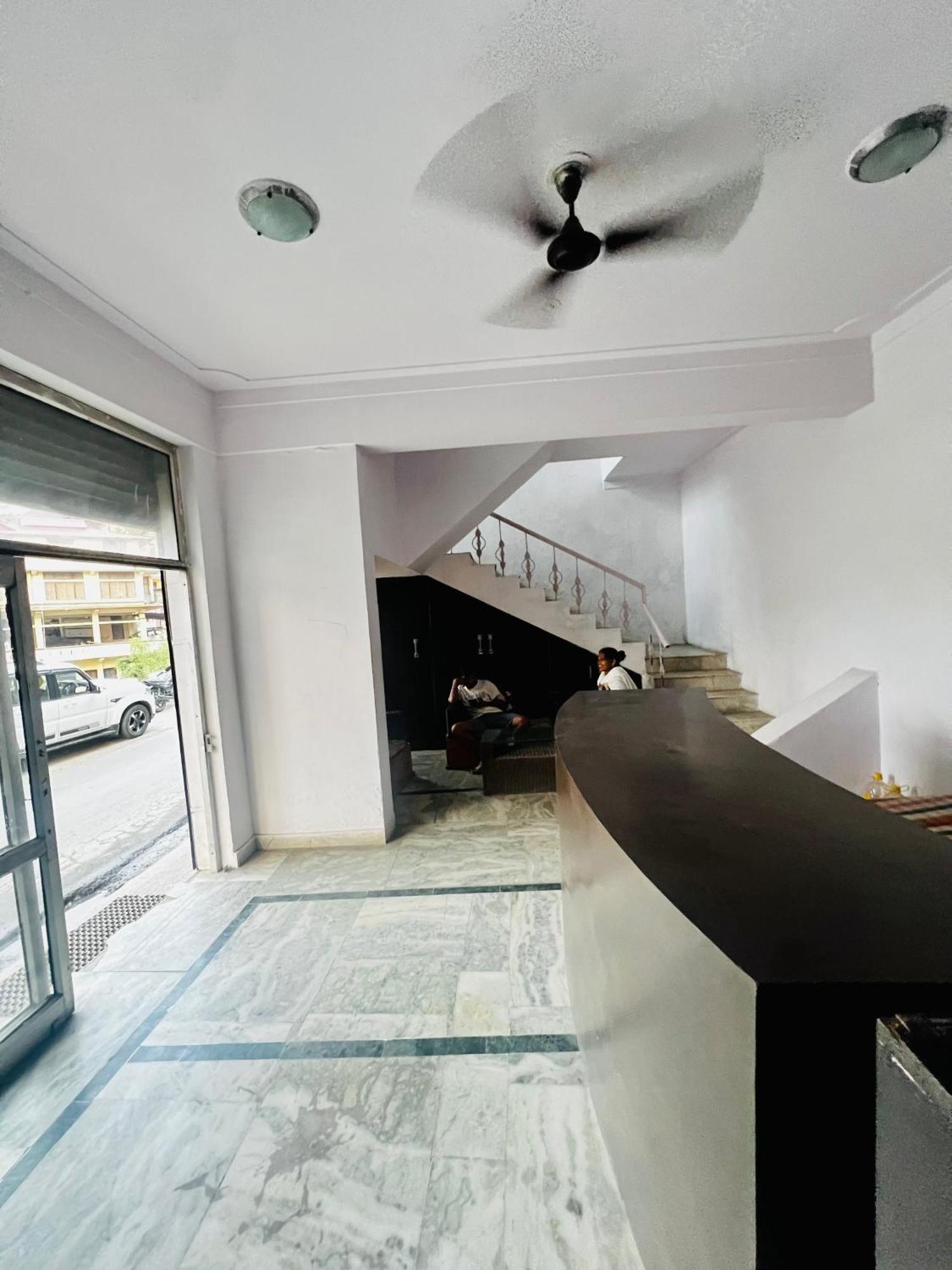 Inder Palace Barkot Экстерьер фото