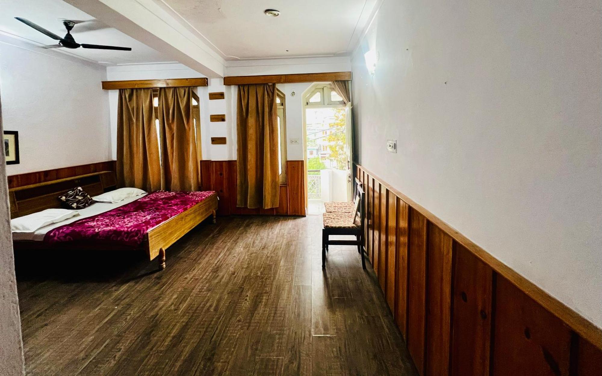 Inder Palace Barkot Экстерьер фото